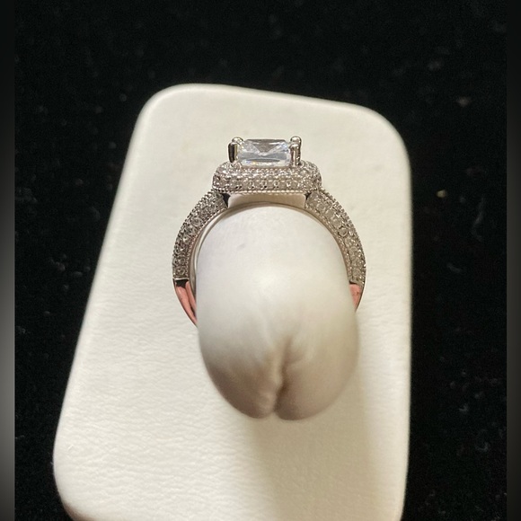 Square cut centre SZ stone. CZ surrounds & down the shaft 925 SS Size 6 - Picture 3 of 9